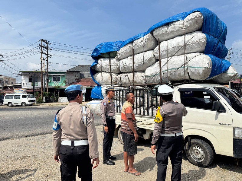 Gelar Operasi Patuh di Simpang Tugu Patin, Satu Supir Terdeteksi Positif Nyabu