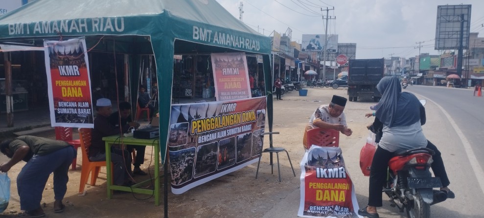 IKMR Seberida Gelar Hari Kedua Penggalangan Dana untuk Korban Banjir Sumbar di Simpang 4 Belilas