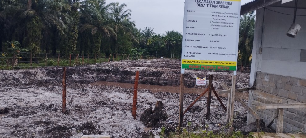 PEMDES Titian Resak Mulai Bangun Kolam Ikan Lele program Ketahanan Pangan 2025