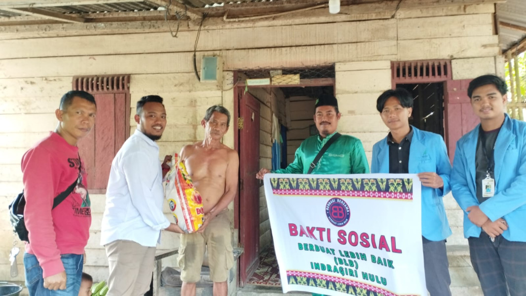 Perdana Gelar Baksos, BLB Inhu Berikan Sembako ke Warga Desa Talang Jerinjing Rengat Barat