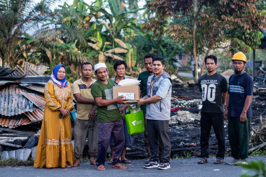 Lima Rumah di Tualang Terbakar Habis, Dompet Dhuafa Riau Salurkan Bantuan