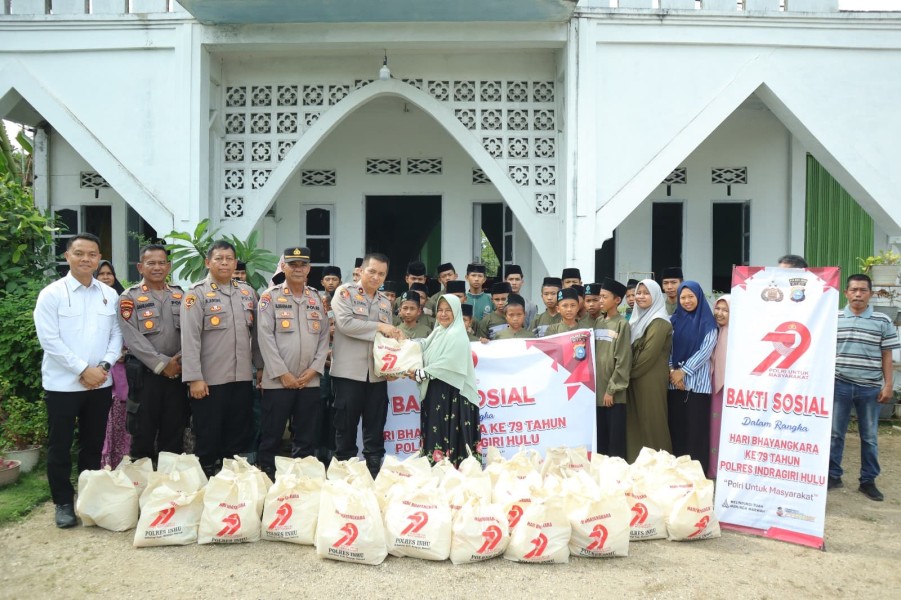Seulas Senyum Dalam Nestapa Anak Panti Asuhan, Bakti Sosial Hari Bhayangkara Polres Inhu
