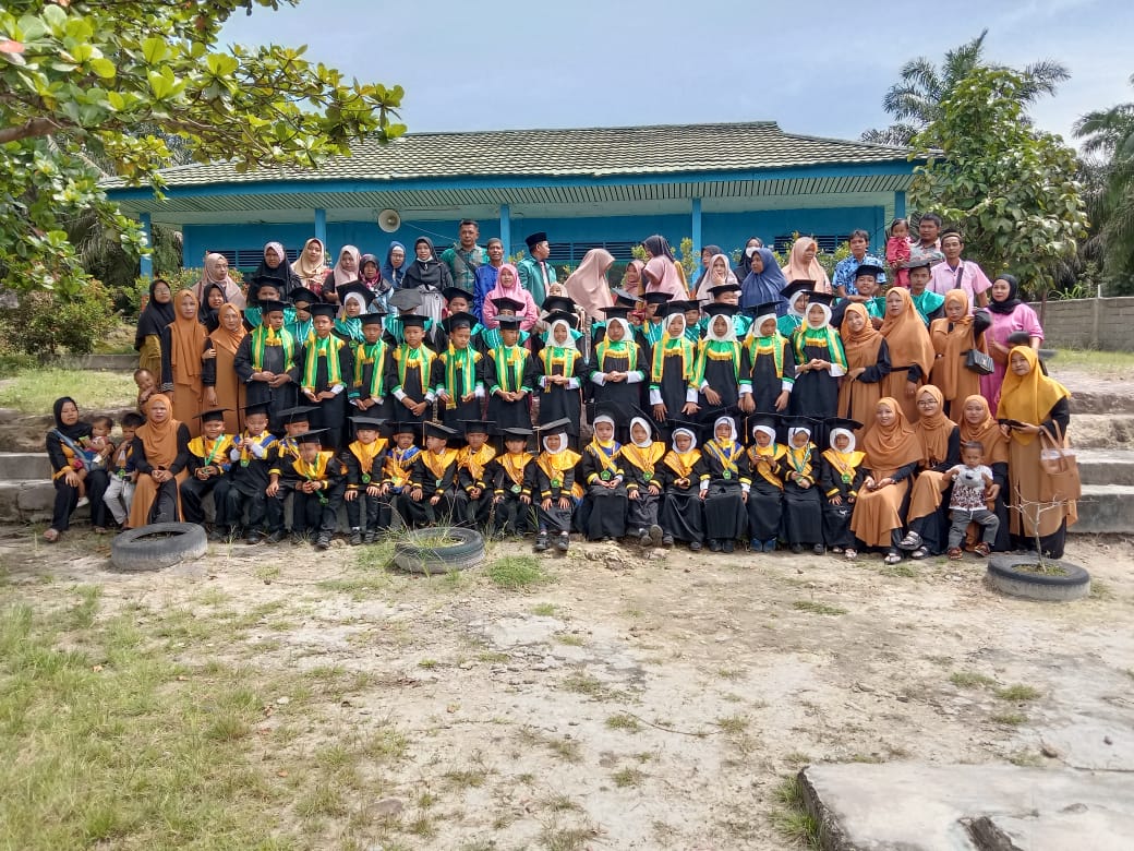 Sebanyak 47 Siswa siswi RA/MI Nurul Hidayah Resmi di Lepas dan Wisuda
