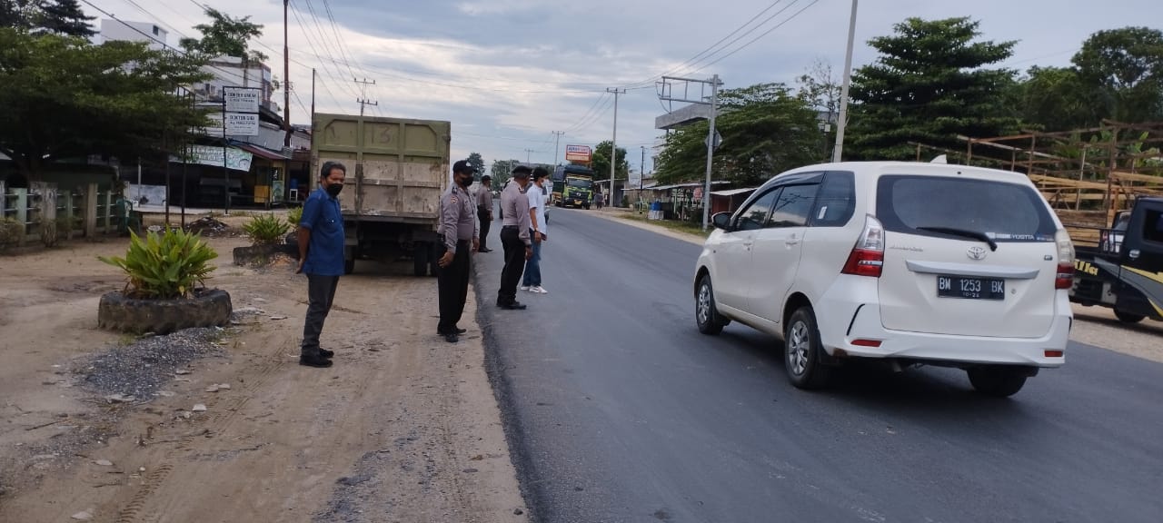 Polsek Seberida Bersama Puskesmas Pangkalan Kasai Sasar Pengguna Jalan untuk Vaksinasi