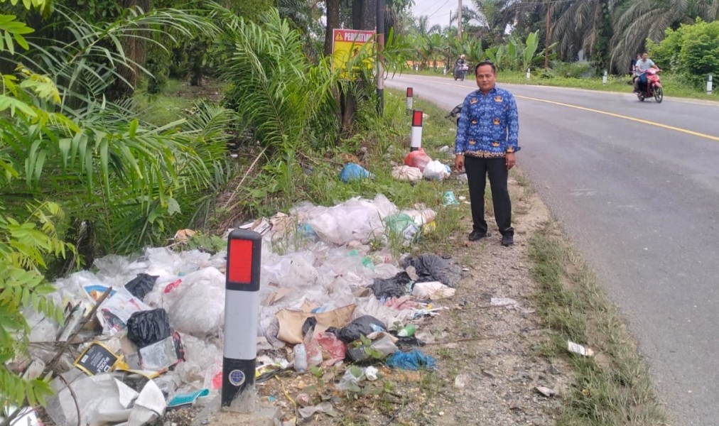 MAK Adzqia Batang Gansal Terima Bantuan Material Pembangunan Lapangan Voli