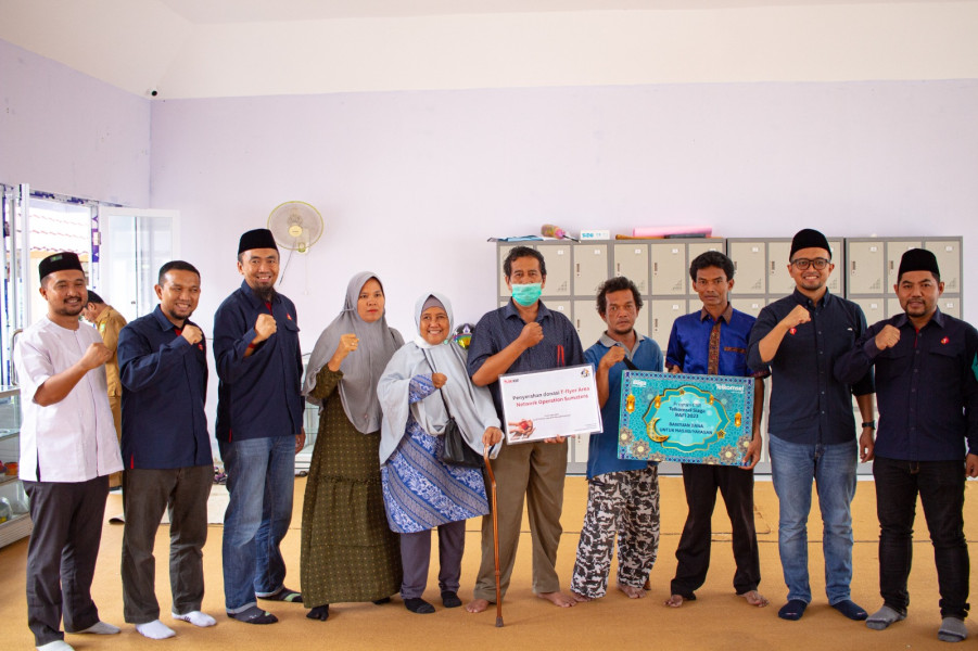 Telkomsel Siaga Rafi Sumbagteng Salurkan Bantuan CSR untuk UPT Pelayanan Sosial Tresna Werdha Husnul Khatimah bersama Dompet Dhuafa Riau