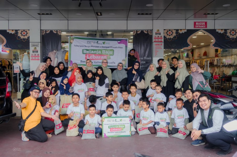 Wujudkan Kebahagiaan Lebaran, Sahabat Maryam dan Dompet Dhuafa Riau Ajak Anak Yatim Belanja Baju Baru