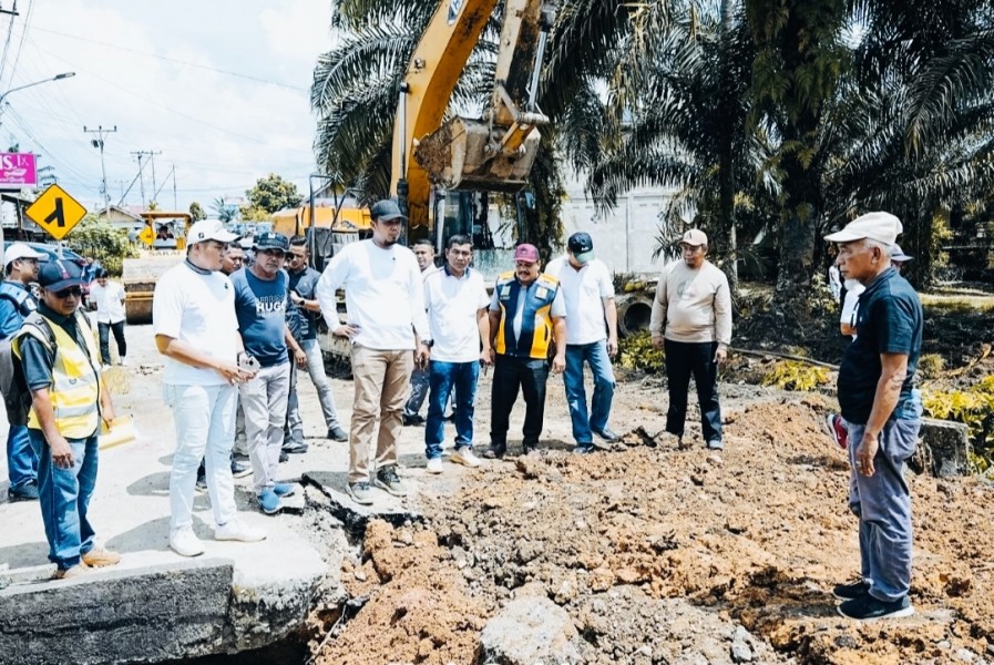 Bupati dan Wakil Bupati Inhu Tinjau Perbaikan Box Culvert dan Ruas Jalan di Kecamatan Peranap