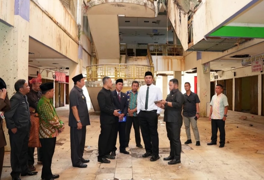 Bupati Ade Bersama Wabup Hendrizal Tinjau Bangunan Plaza Rengat Untuk Kembali di Reaktifasi Sebagai Pusat Kegiatan