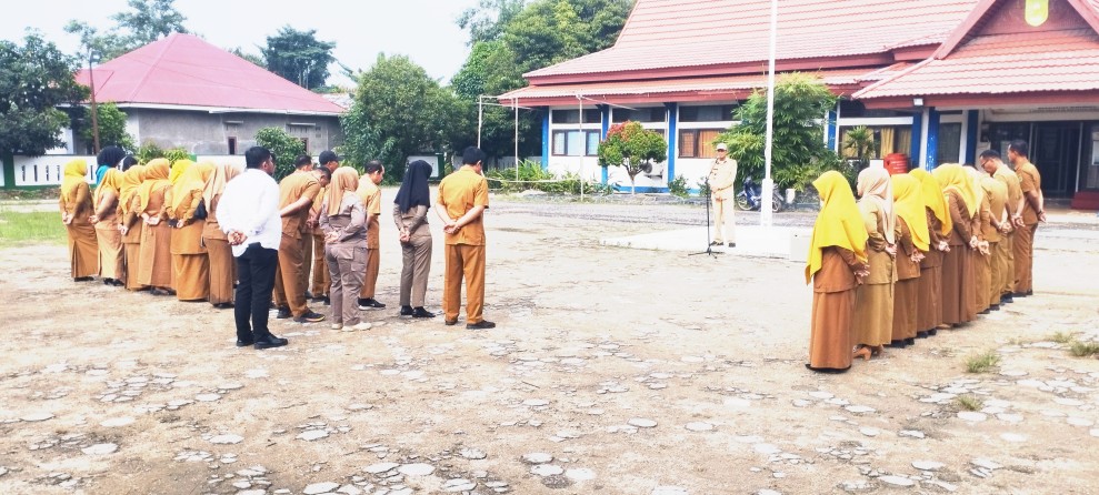 Camat Seberida Tekankan Optimalisasi Pelayanan, Pegawai Diingatkan Waspadai Kabut Asap