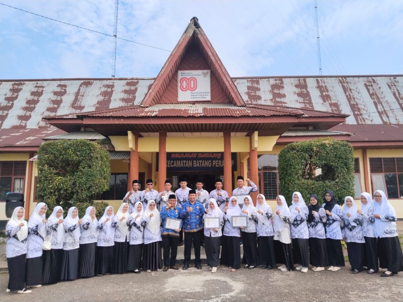 Banjir Prestasi, PGRI Kecamatan Batang Peranap Apresiasi Guru Berprestasi Hingga Tingkat Provinsi
