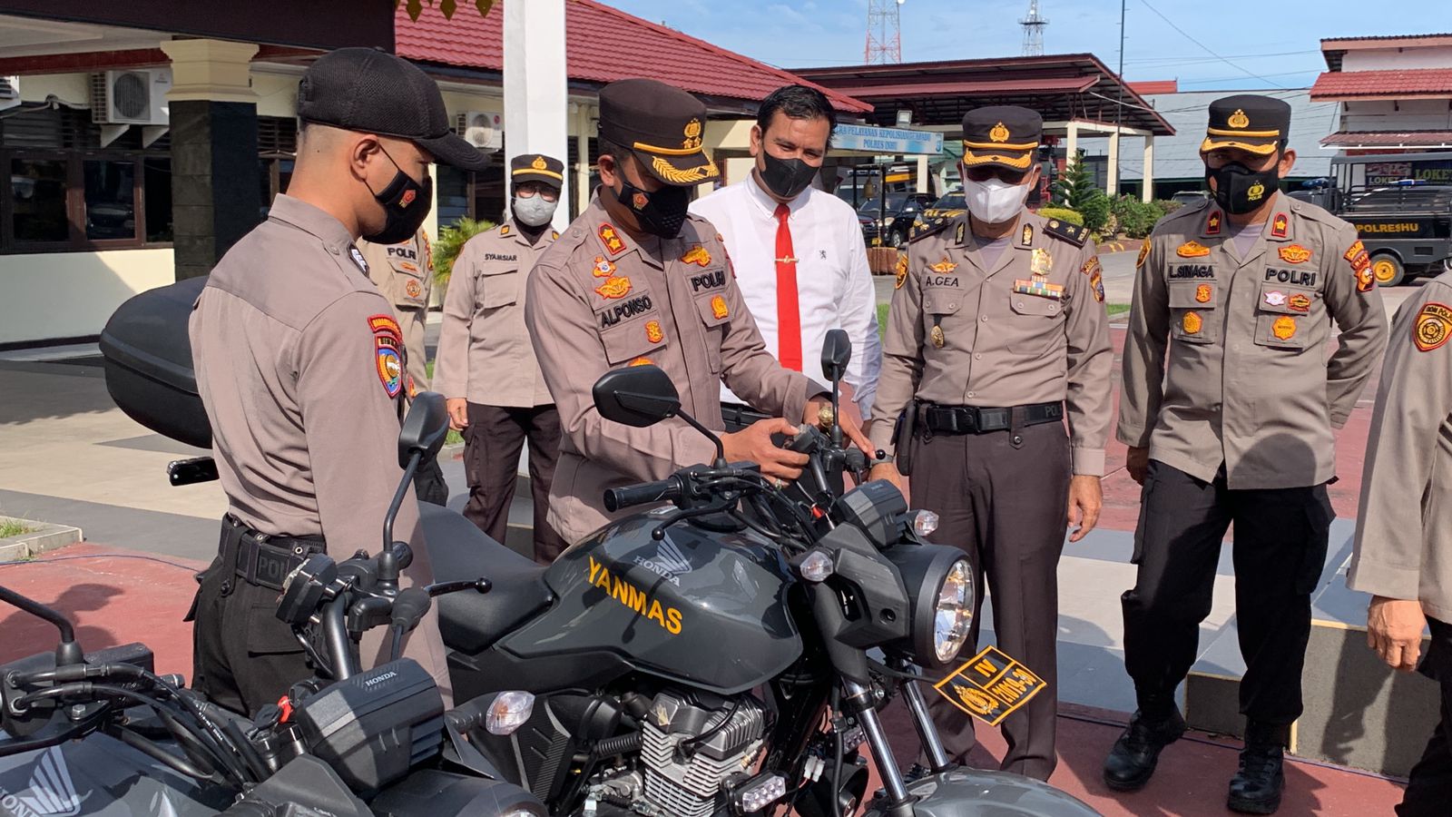 Kapolres Inhu Serahkan Peralatan Bhabinkamtibmas dan Satuan Samapta