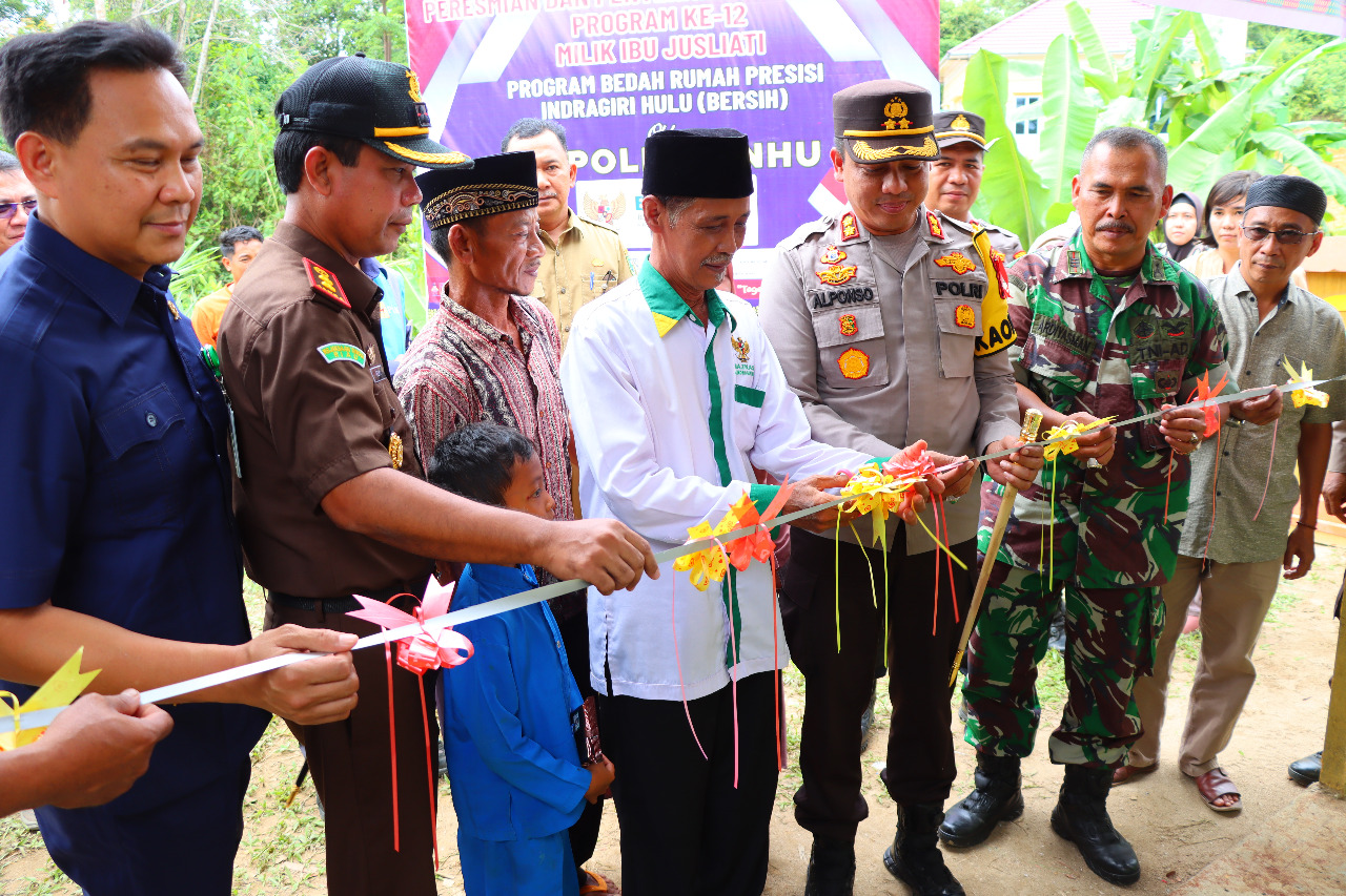 Resmikan Program Bersih ke-12 di Pematang Reba, Sekaligus Kapolres Inhu Berpamitan