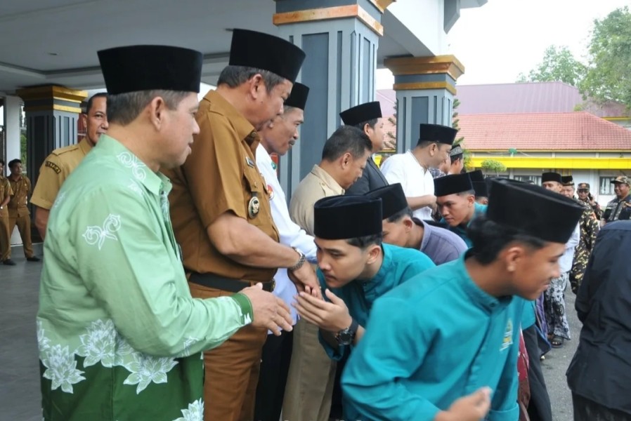 Wakil Bupati Inhu Lepas Kontingen Hari Santri Nasional ke Kuansing