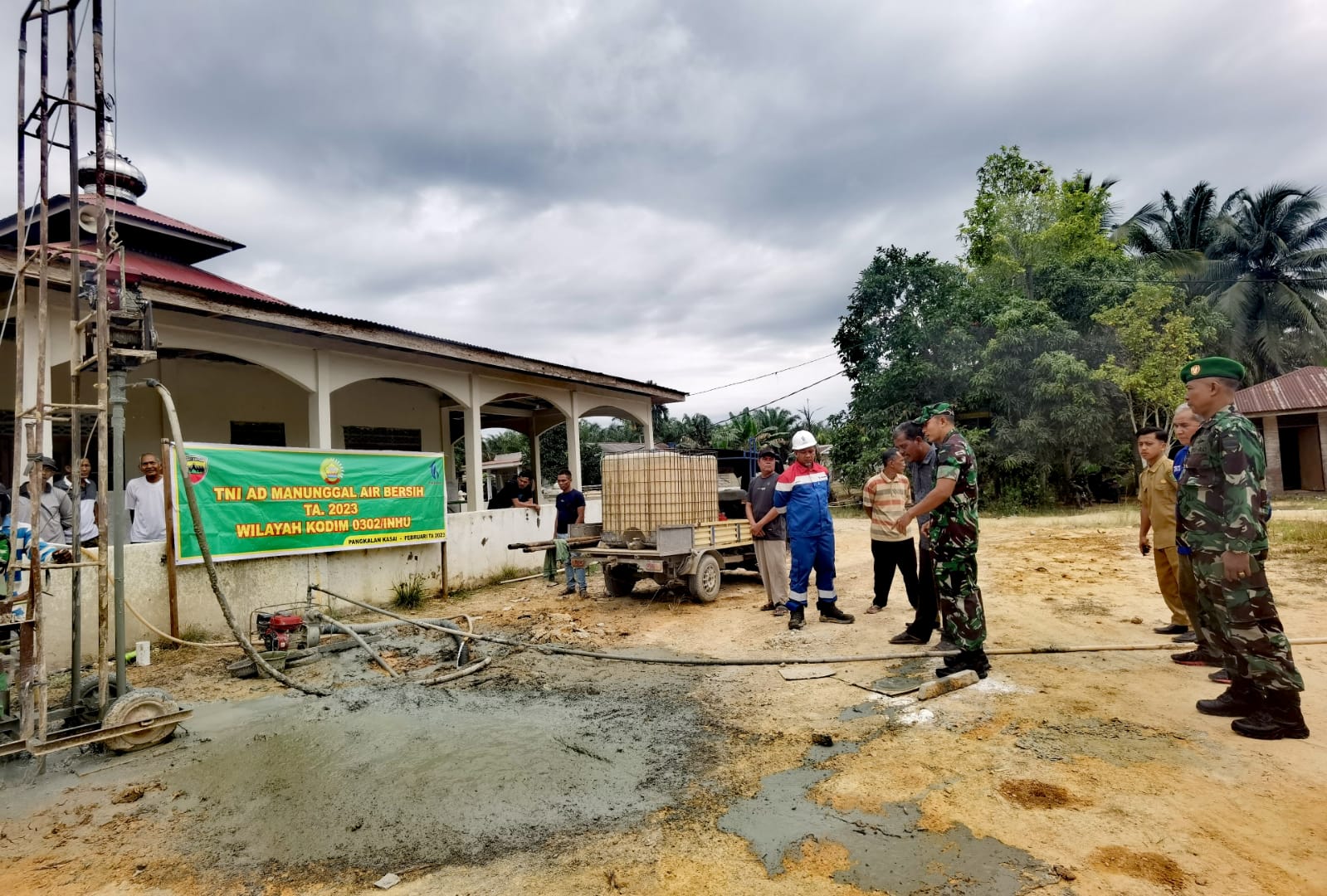 Dandim 0302 Inhu, Tinjau Pengadaan Air Bersih di Kampung Sawah Pangkalan Kasai
