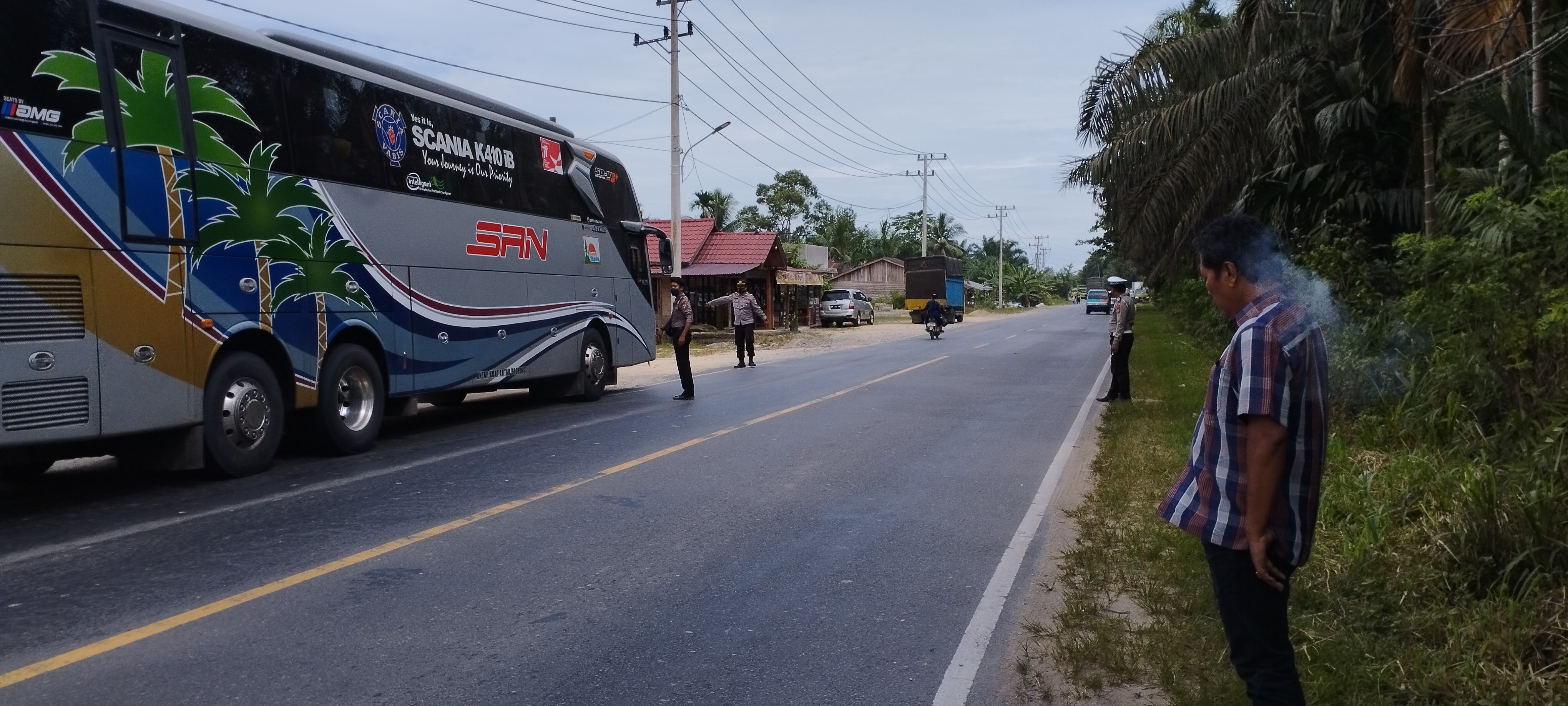 Polsek Seberida Masih Rutin Razia Vaksin Bagi Pengendara  Yang Melintas