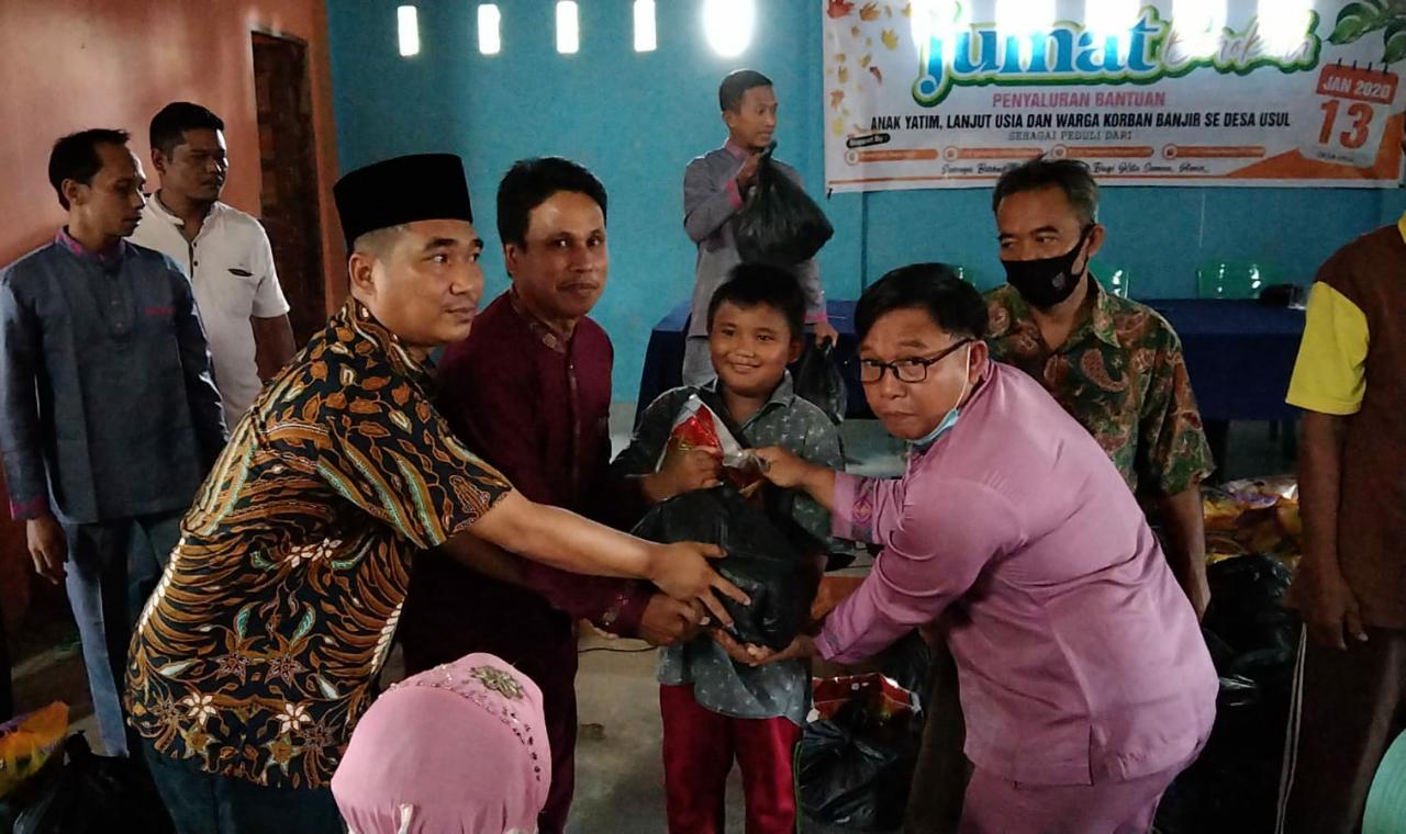 Pemdes Usul Salurkan Sembako kepada Korban Banjir dan Berikam Santunan Anak Yatim dan Lansia