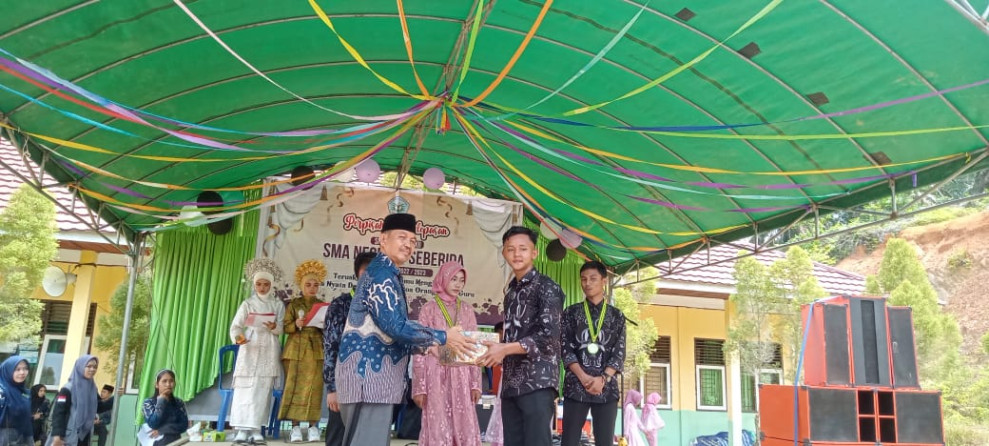 Peserta Didik Kelas XII SMA Negeri 2 Seberida Resmi Dilepas