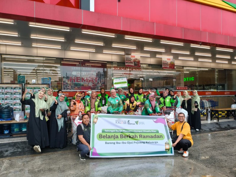 Apresiasi Ibu Pejuang Keluarga: Sahabat Maryam dan Dompet Dhuafa Riau Ajak Driver Ojol Wanita Belanja Sembako Sambut Lebaran