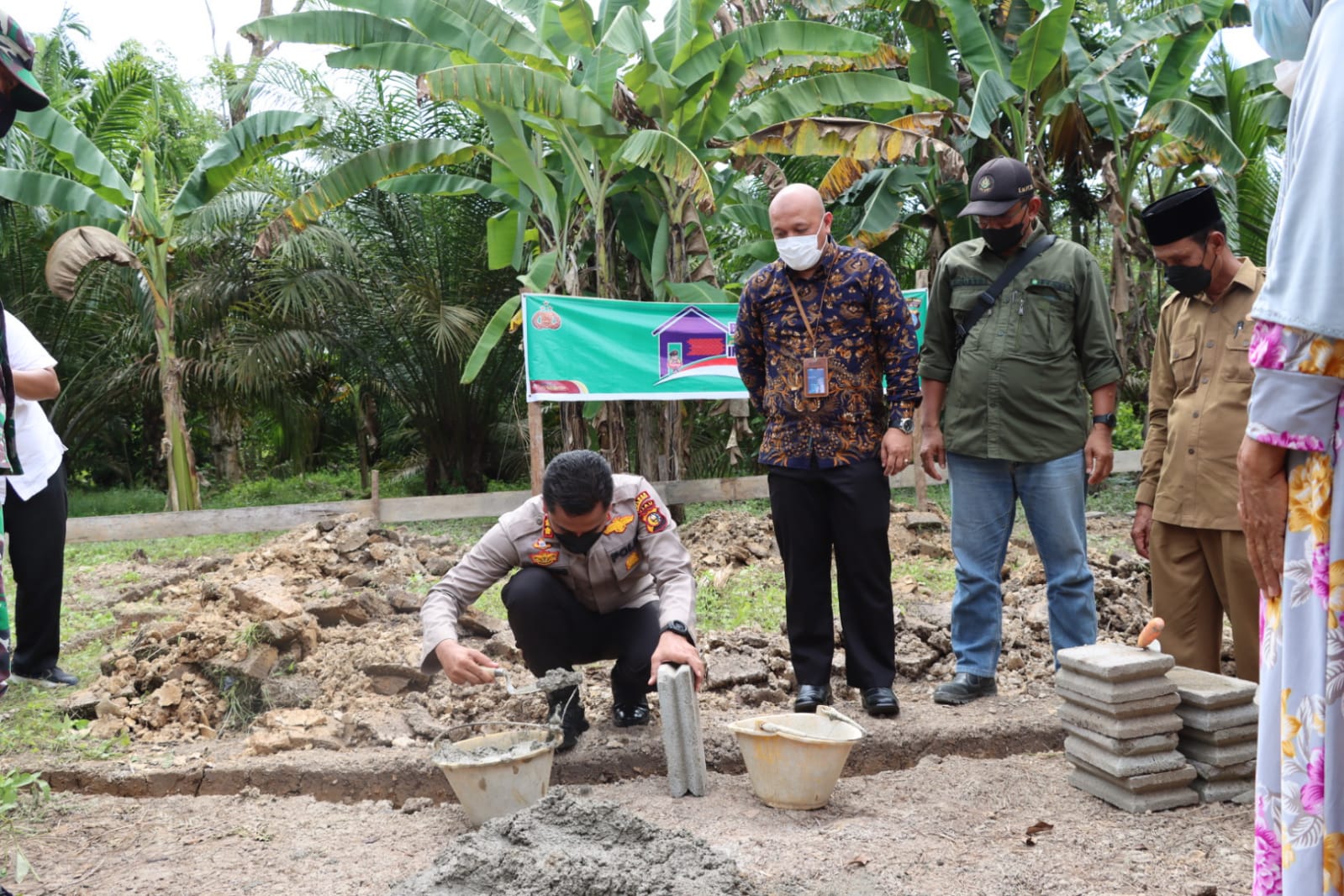 Kapolres Inhu Letakan Batu Pertama Bedah Rumah Presisi Inhu di Desa Kuba