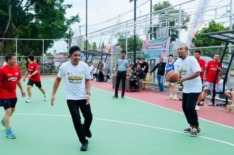 Bupati Tulus Arena, Diresmikan, Bupati Ade Tampil dalam Laga Persahabatan
