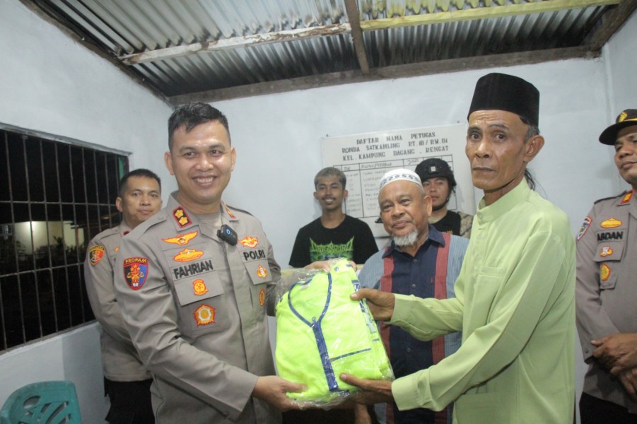 Kapolres Inhu Pimpin Patroli Tim Raga dan Satkamling, Tegaskan Polri Hadir Sebagai Sahabat Masyarakat