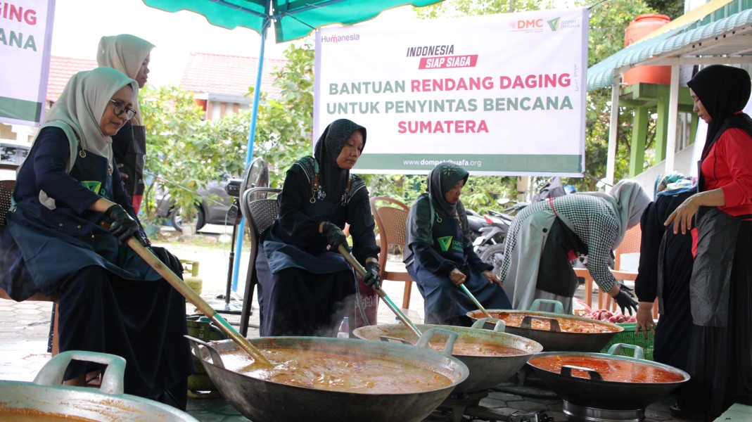 75 Ton Bantuan Melalui 11 Truk, Termasuk 700 Paket Rendang: Dompet Dhuafa Turun Tangan Bantu Sumatera