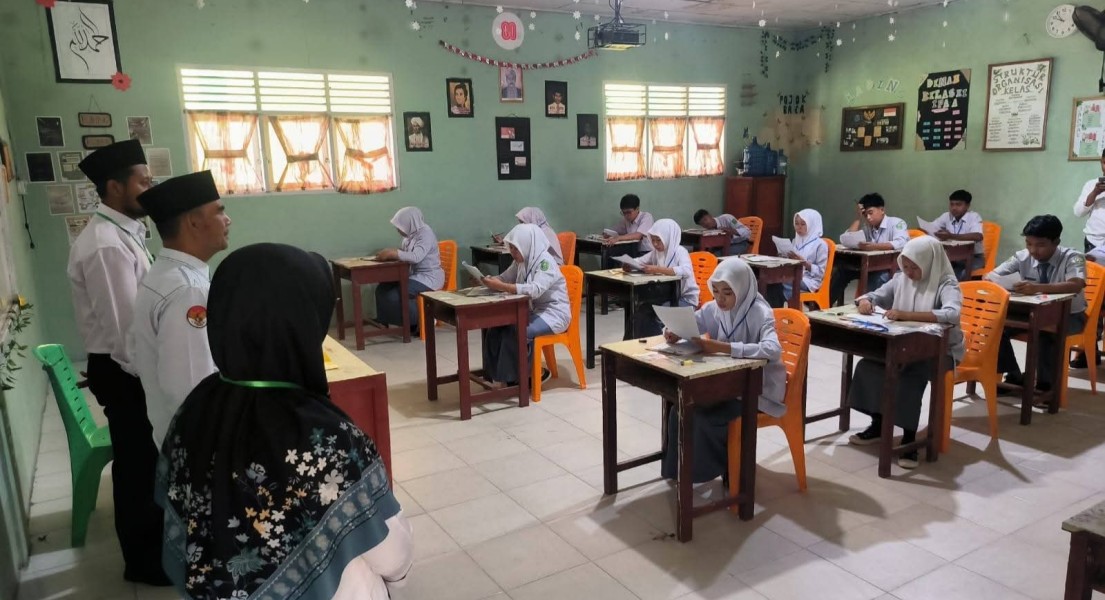 Kakan Kemenag Inhu Monitoring Ujian Madrasah di MA Al Ihsan Buluh Rampai