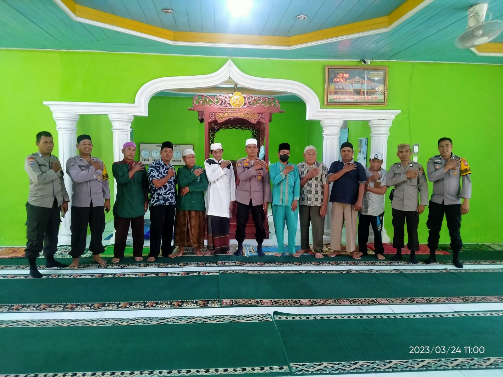 Polsek Rengat Barat, Jumat Curhat di Masjid Babul Khoirot Desa Sungai Dawu