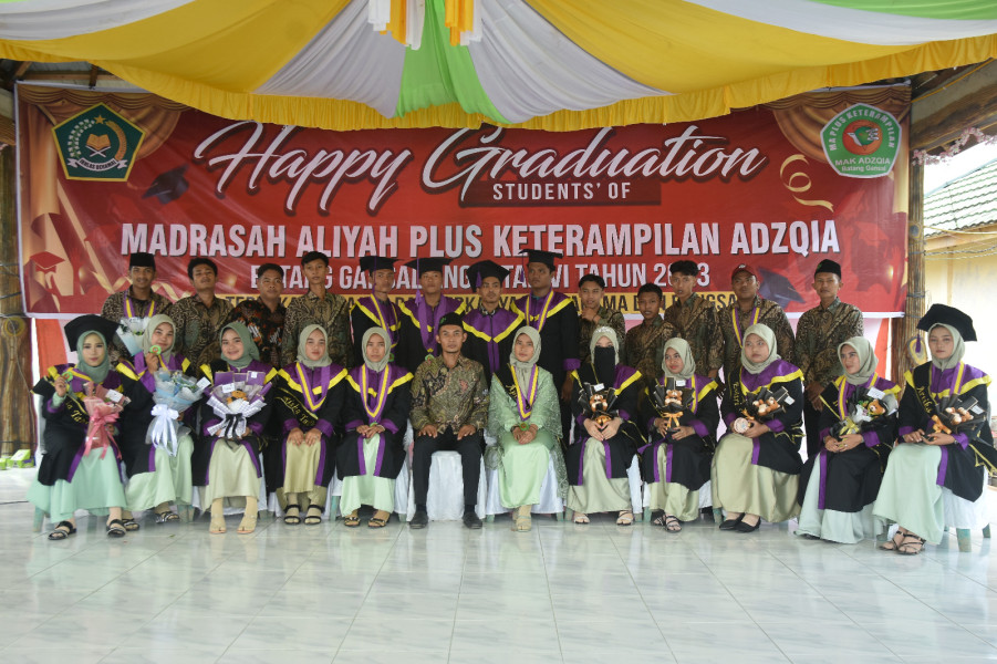 Sebanyak 50 Siswa dan Siswi Kelas Xll MA Plus Keterampilan Adzqia Diwisuda dan Dilepas