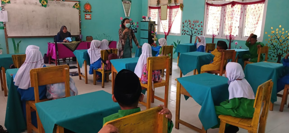 Siswa Kelas 1 MIS Nurul Hidayah, Di Lakukan Cek Kesehatan