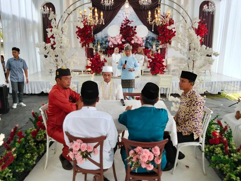 Camat Seberida Jadi Saksi Pernikahan Putri ASN di Desa Paya Rumbai