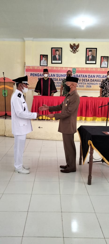 Sarno Resmi Dilantik Menjadi PAW Kades Danau Tiga Oleh Bupati Inhu Melalui Camat Rengat Barat