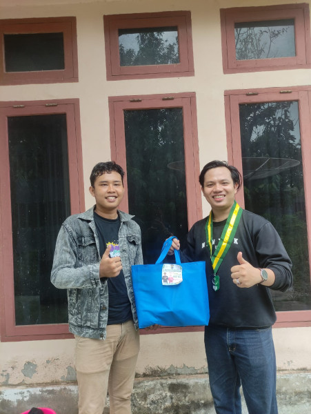 Kapolres Berikan Parcel Lebaran Pada Anak Kos, Ini Respon SEMMI Inhu