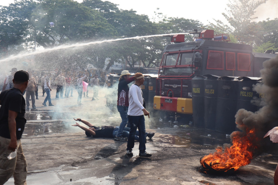 Demo di kantor KPU Inhu Ricuh, 1 Orang Dikabarkan Terluka