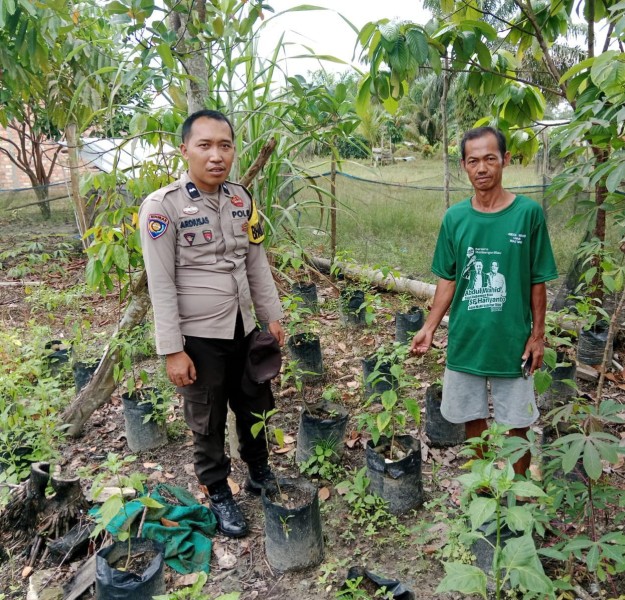 Dari Pekarangan Menuju Ketahanan Pangan, Langkah Nyata Bhabinkamtibmas di Desa Seresam