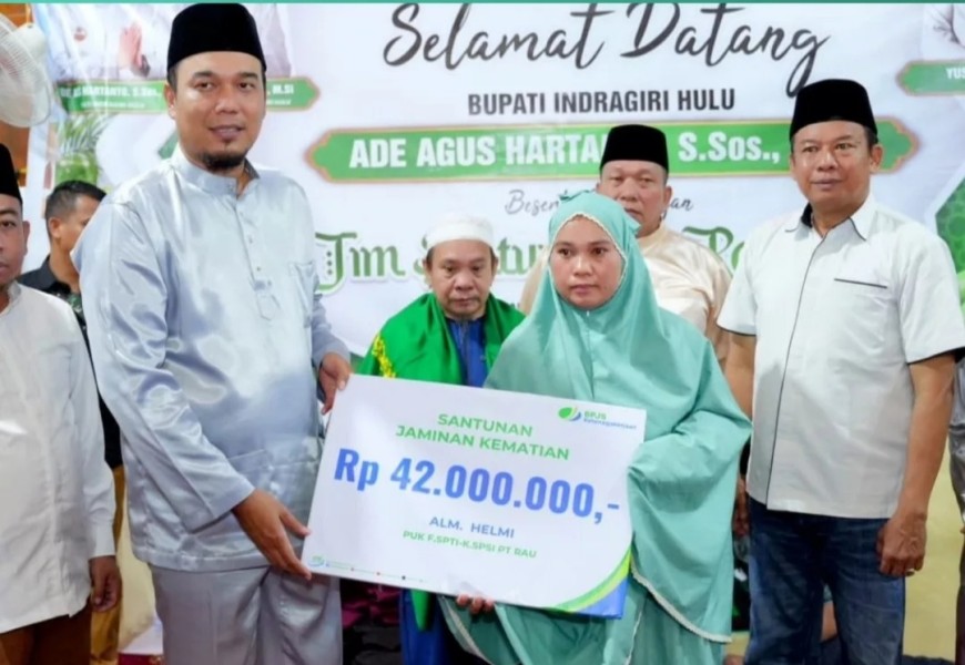 Malam Ke-19, Bupati Ade dan Wabup Hendrizal Safari Ramadhan Di Mesjid Raya Kenegerian Baturijal