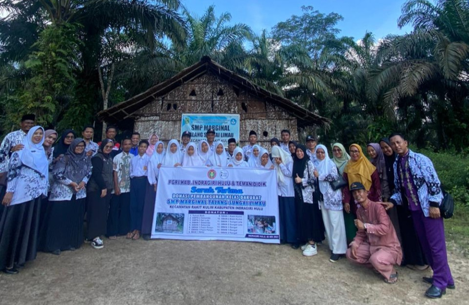 Penyerahan Donasi Pembangunan Kelas Darurat SMP Marginal Talang Sungai Limau.