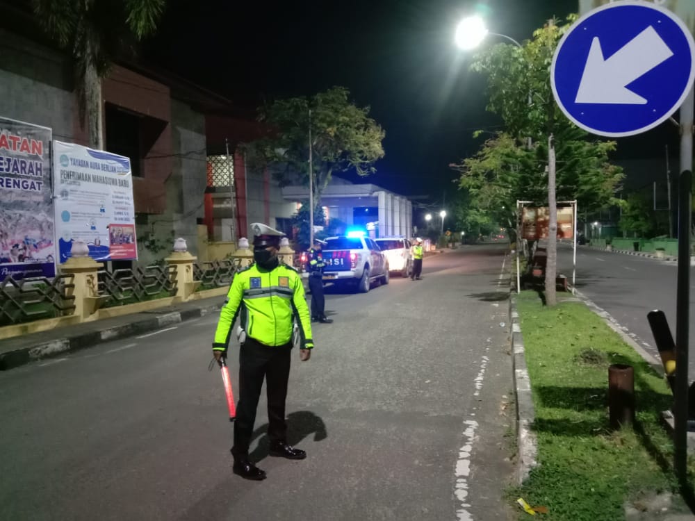 Mengantisipasi Kecelakaan, Kasat Lantas Inhu Lakukan Pamturlalin di Malam Hari