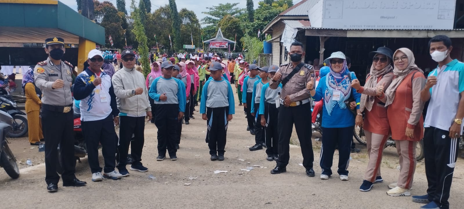 Polsek Batang Gansal Turun Dalam Pengamanan Gerak Jalan