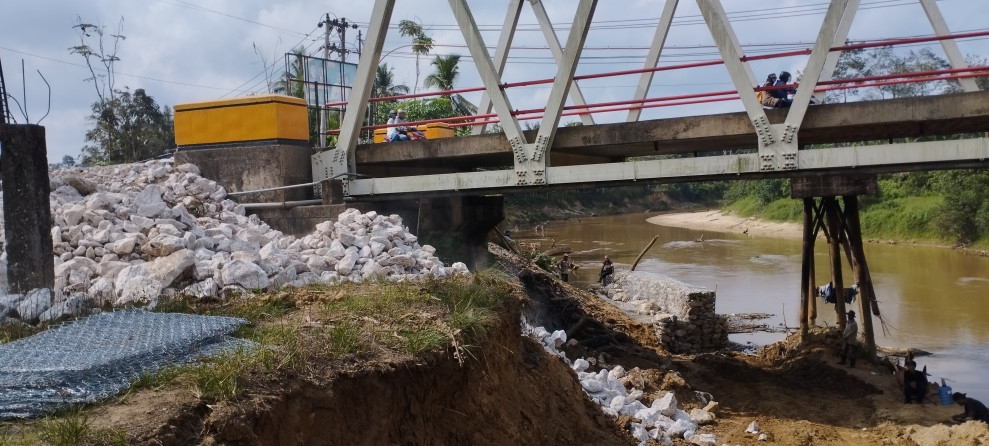 Turap Beronjong Jembatan Pangkalan Kasai Mulai Dibangun