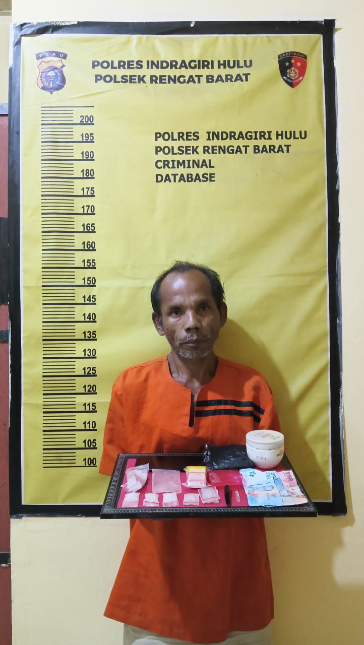 Simpan Sabu Dalam Tanah, Pria Setengah Abad Lebih Diborgol Polsek Rengat Barat
