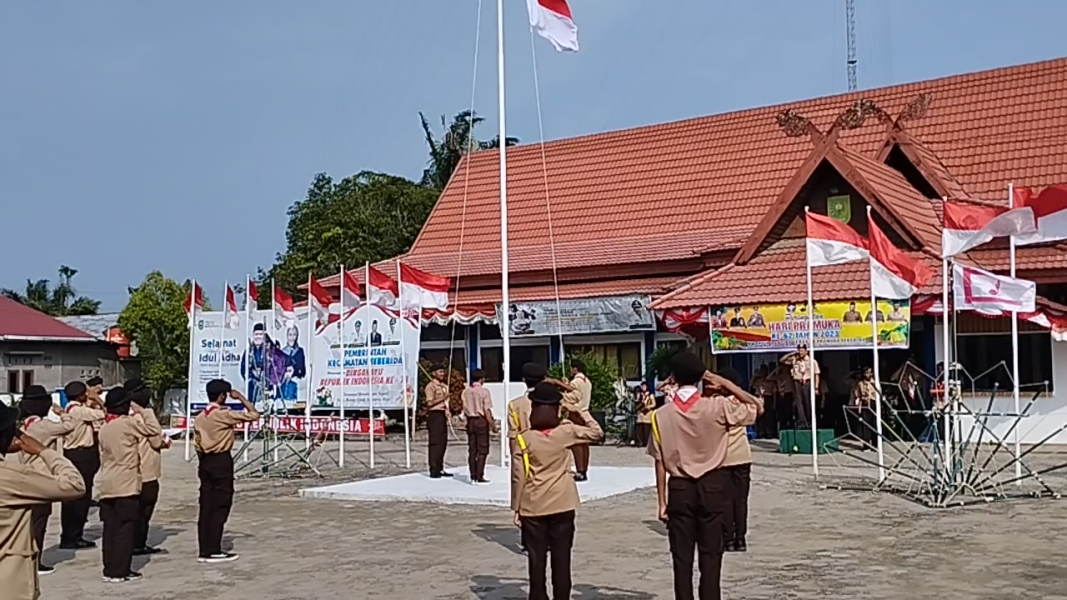 Camat Seberida Pimpin Upacara Peringatan Hari Pramuka