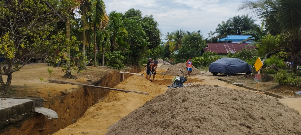 Pemdes Sibabat, Alokasikan Dana Desa Untuk Bangun Drainase di Dusun 1 Berapit