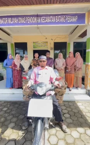 Korwil Pendidikan Batang Peranap Salurkan Rp15 Juta dan 7 Karung Pakaian untuk Korban Bencana di Aceh, Sumbar, dan Sumut