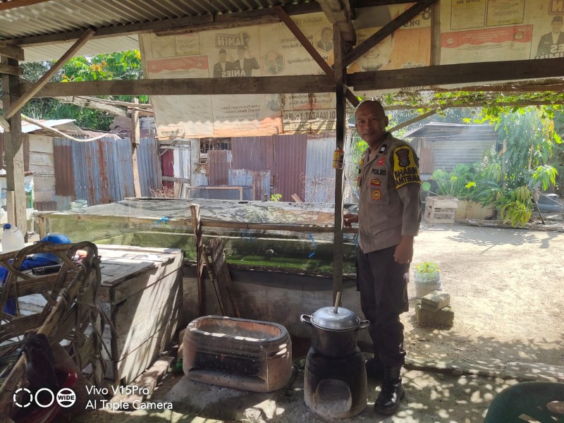 Dukung Ketahanan Pangan, Bhabinkamtibmas Titian Resak Sambangi Warga Pembudidaya Lele