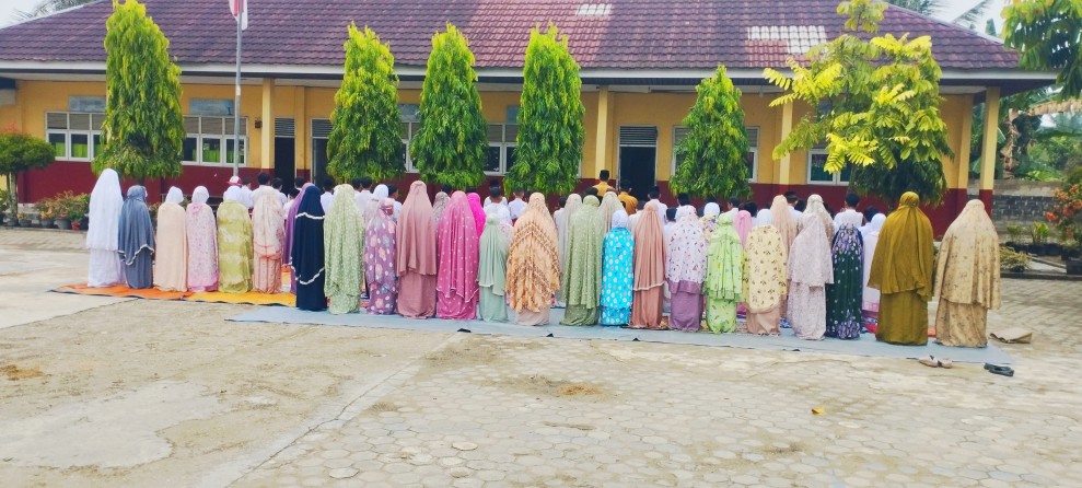 Kabut Asap Mulai Reda, SDN 004 Belilas Gelar Salat Istisqa