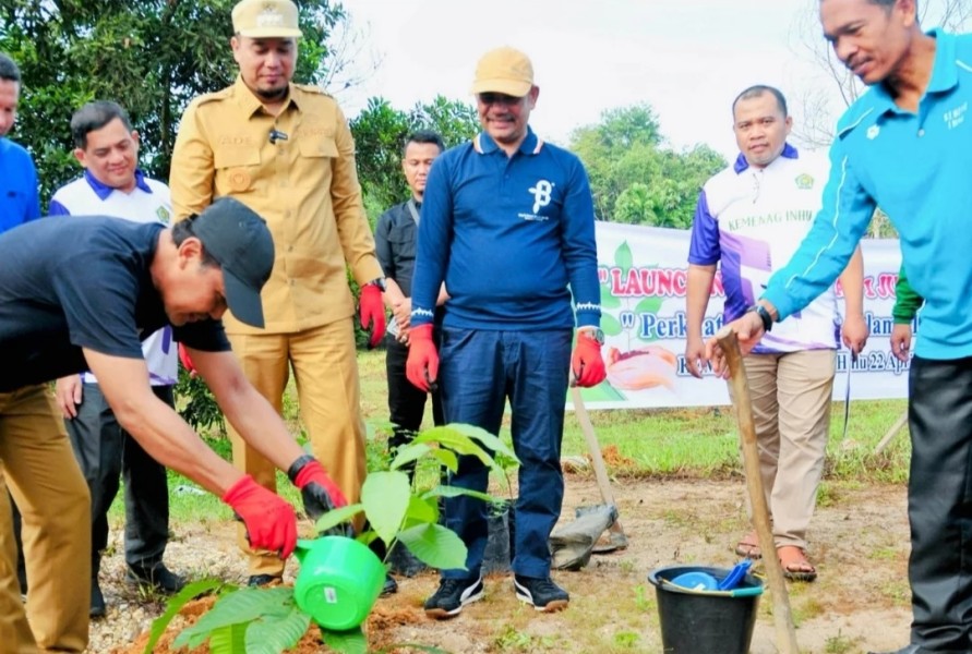 Bupati Ade Apresiasi Launching Penanaman Sejuta Pohon Matoa Kemenag Inhu