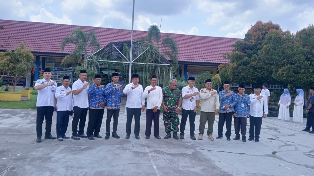 Usai Buka MTQ Desa Titian Resak, Sekda Inhu Tinjau SDN 017 yang Siap Harumkan Nama Riau di Tingkat Nasional