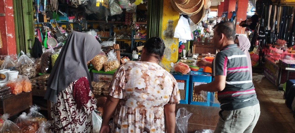 Menjelang Lebaran, Puluhan Pedagang Kue Mulai Menjamur